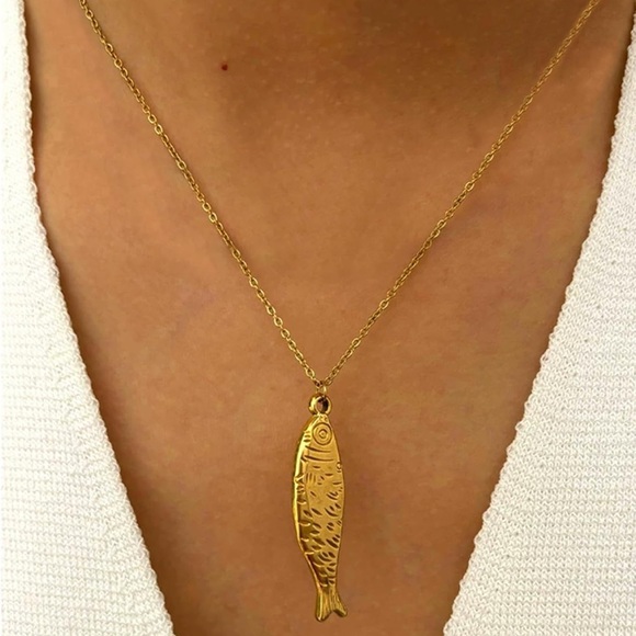New! Gold Sardine Textured Pendant Necklace (1016) NWOT - Picture 2 of 3